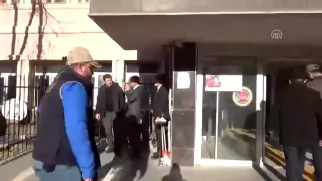 HDP'li Bulanık ve Varto belediye başkanları tutuklandı HDP'li Bulanık ve Varto belediye başkanları tutuklandı