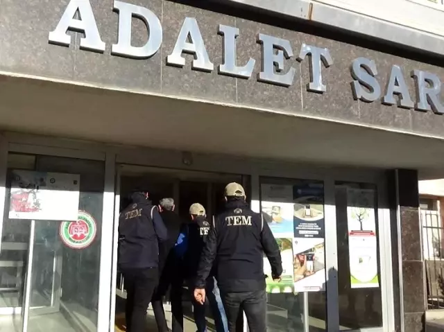 HDP'li 2 Belediye Başkanı daha tutuklandı, 3 kişi adli kontrol şartıyla serbest HDP'li 2 Belediye Başkanı daha tutuklandı, 3 kişi adli kontrol şartıyla serbest