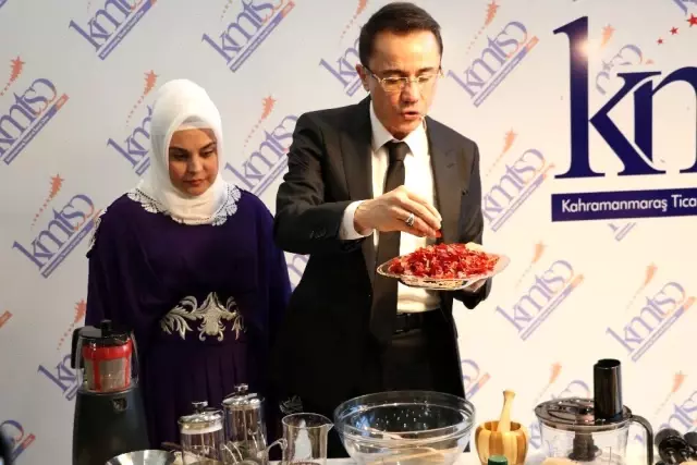 Kahramanmaraş'ta biber yeme yarışması Kahramanmaraş'ta biber yeme yarışması