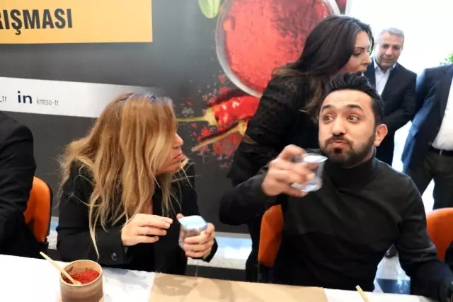Kahramanmaraş'ta biber yeme yarışması Kahramanmaraş'ta biber yeme yarışması