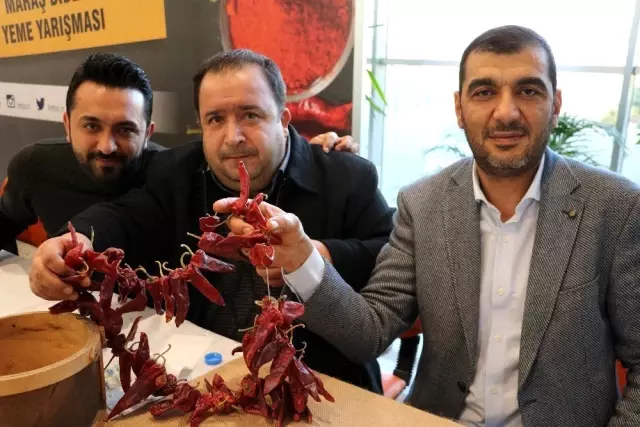 Kahramanmaraş'ta biber yeme yarışması Kahramanmaraş'ta biber yeme yarışması