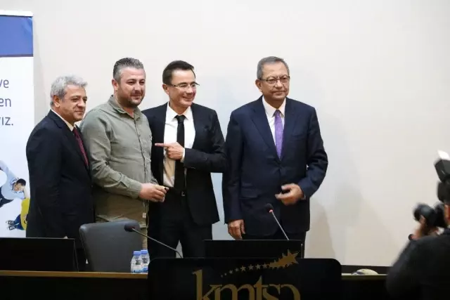 Kahramanmaraş'ta biber yeme yarışması Kahramanmaraş'ta biber yeme yarışması