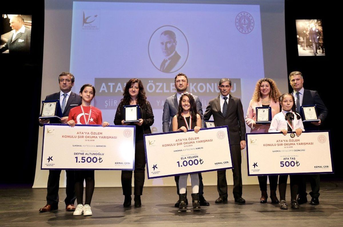 Küçükçekmeceli öğrencilerden 'Ata'ya Özlem' şiirleri