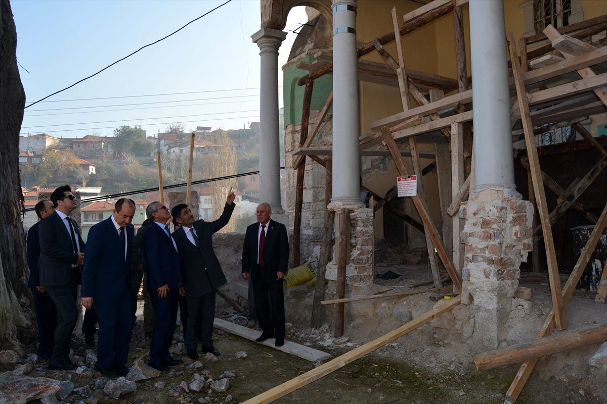Manisa Valisi Deniz, Soma'da tarihi yapıları inceledi