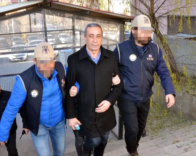 Muş'ta HDP'li Bulanık ve Varto belediye başkanları tutuklandı Muş'ta HDP'li Bulanık ve Varto belediye başkanları tutuklandı