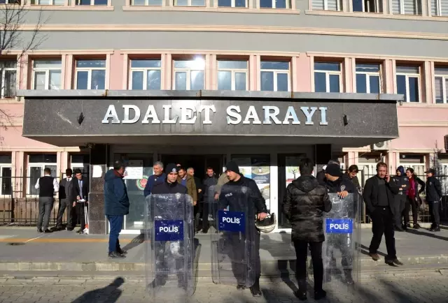Muş'ta HDP'li Bulanık ve Varto belediye başkanları tutuklandı Muş'ta HDP'li Bulanık ve Varto belediye başkanları tutuklandı