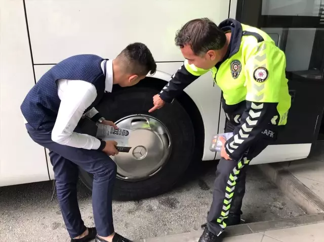 Sakarya polisinden yolcu ve yük taşımacılığı yapan şoförlere kış lastiği uyarısı
