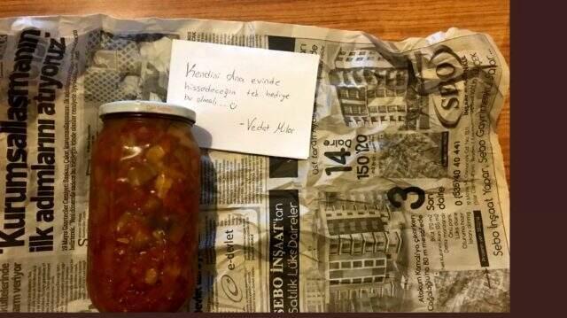 Ünlü gurme Vedat Milor, takipçisine kargoyla konserve gönderdi