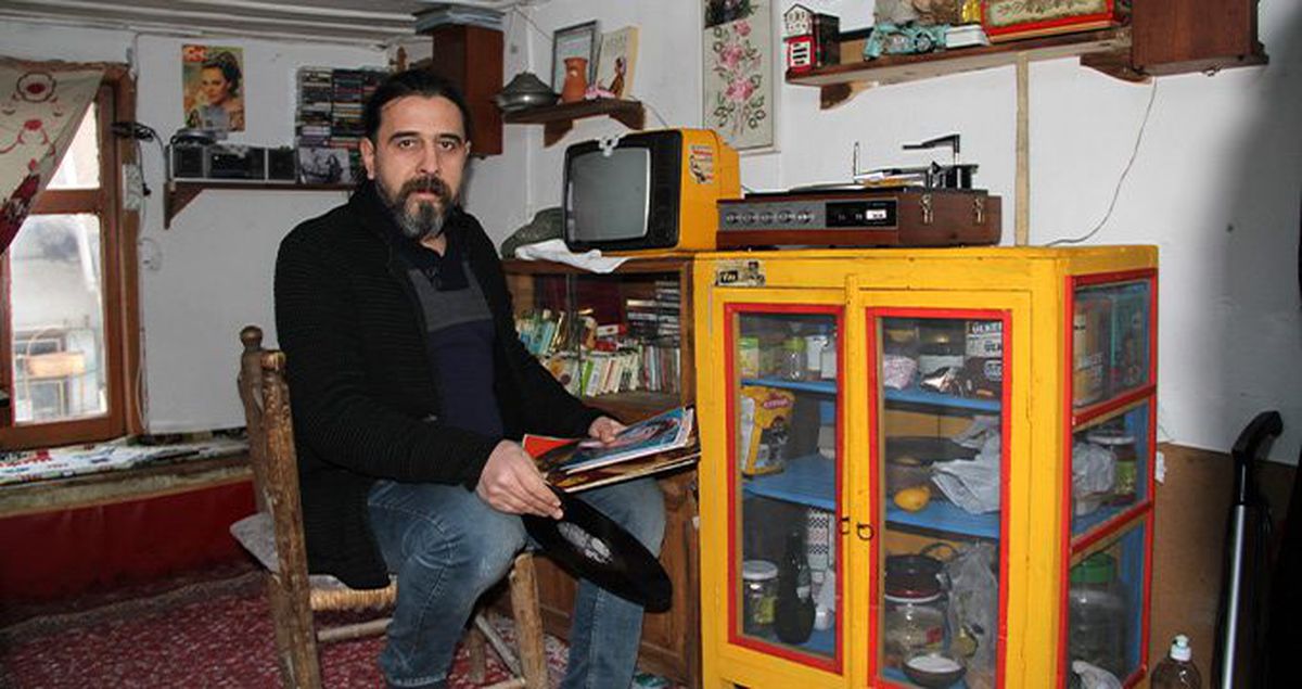 Yeşilçam filmlerinden etkilenerek fotoğraf dükkanı açan adam, turistlerin gözdesi oldu