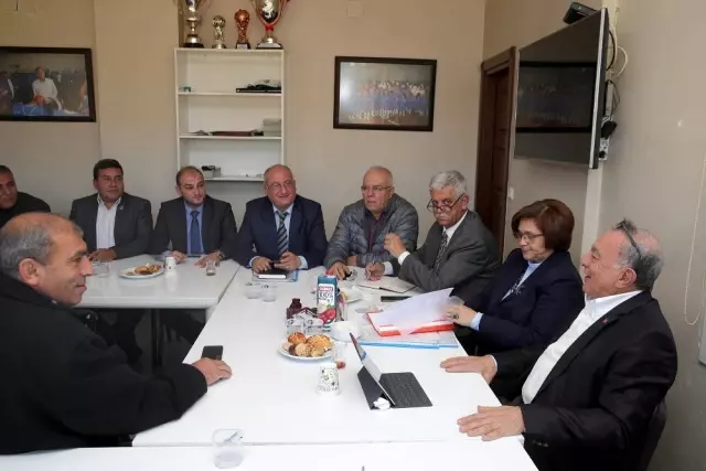 Akay: 'Hizmet önceliğini halk belirler' Akay: 'Hizmet önceliğini halk belirler'