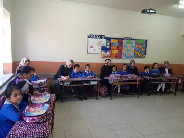 Annelerden köy okullarına destek