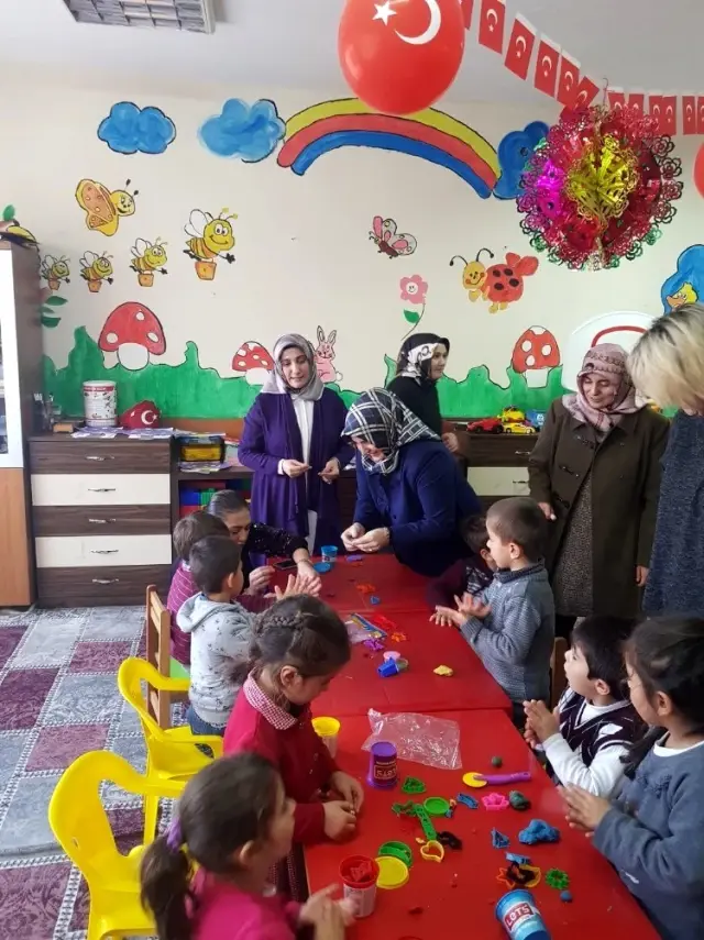 Annelerden köy okullarına destek