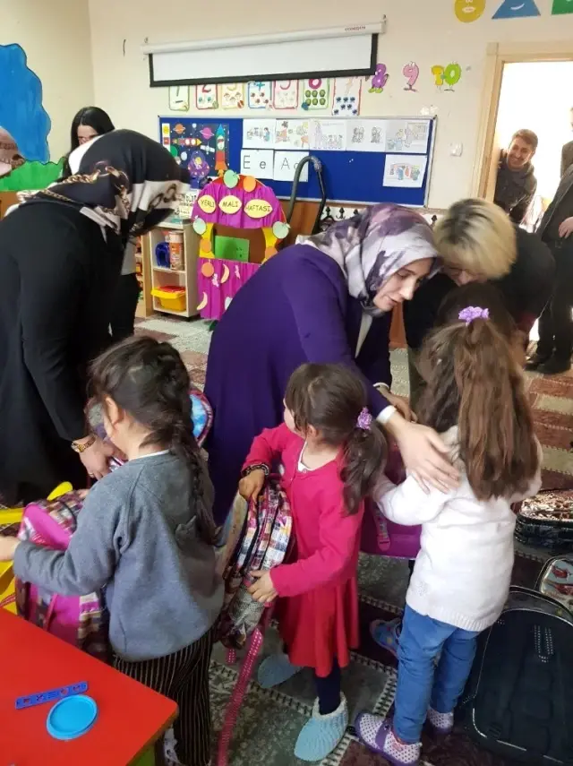 Annelerden köy okullarına destek
