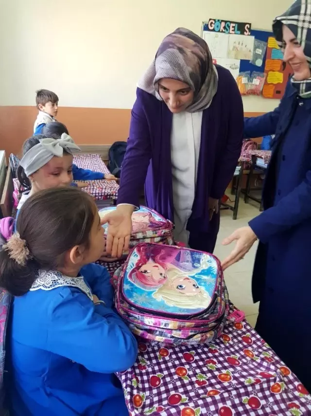 Annelerden köy okullarına destek