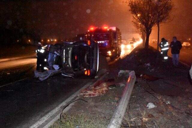 Aydınlatma direğine çarpan otomobilin sürücüsü öldü