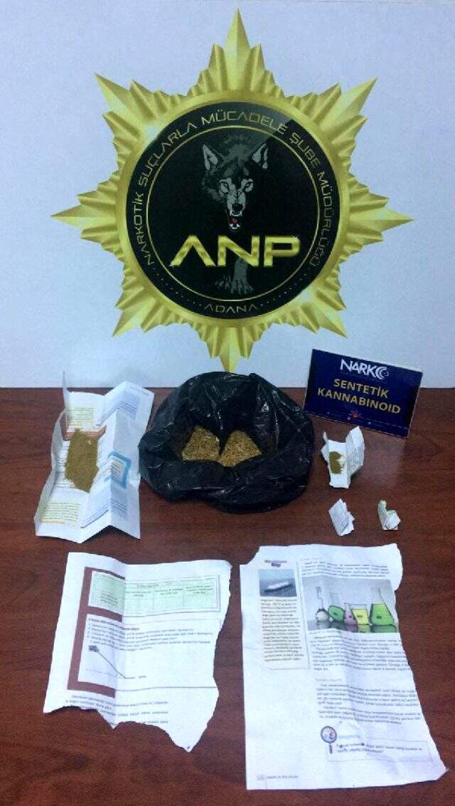 Bereyle yüzünü tamamen kapatan şüpheli, yürümekte zorlandı