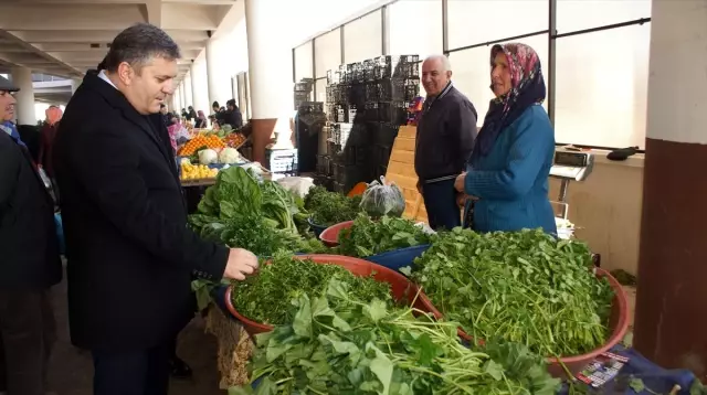 Çubuk Belediye Başkanı Demirbaş, Çubukabad pazarında esnafla buluştu