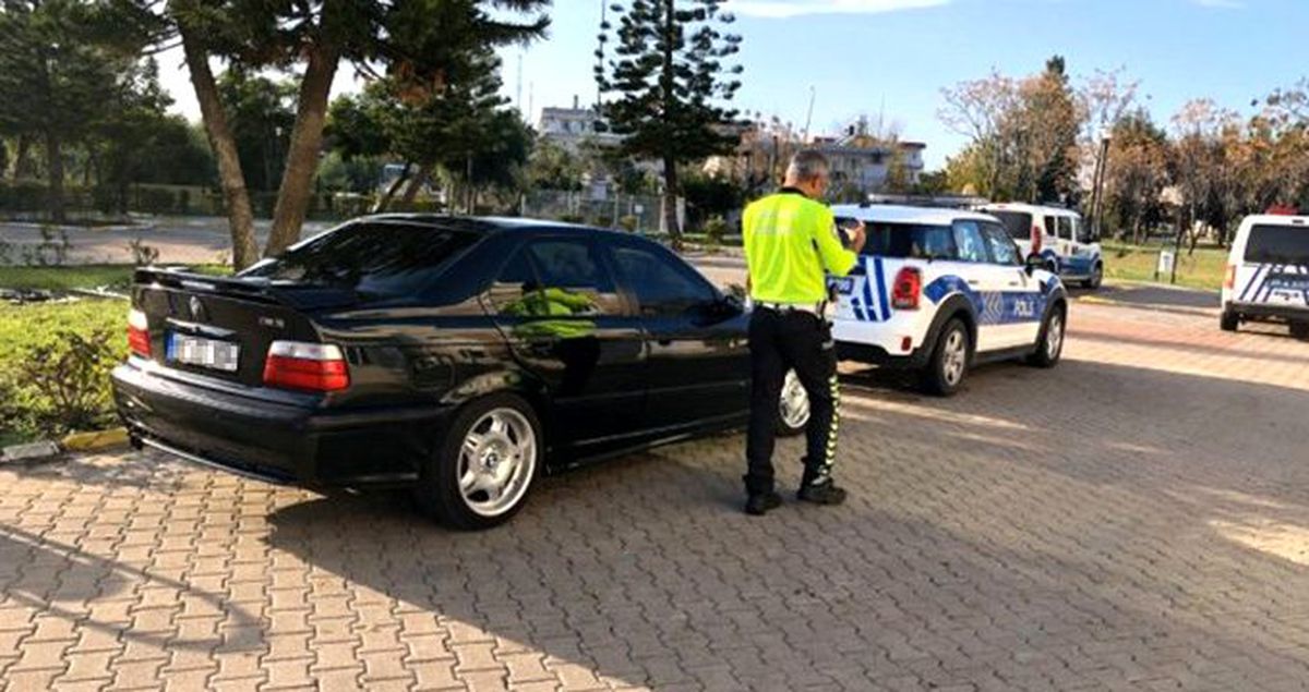 Drift yapan sürücüye 5 bin lira ceza verildi, ehliyetine el konuldu