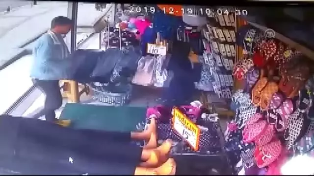 Eşini 17 yerinden bıçaklayan zanlının bıçağı satın alma görüntüleri ortaya çıktı Eşini 17 yerinden bıçaklayan zanlının bıçağı satın alma görüntüleri ortaya çıktı