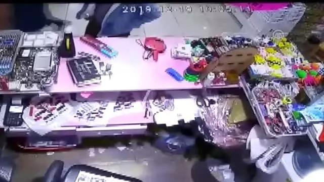 Eşini 17 yerinden bıçaklayan zanlının bıçağı satın alma görüntüleri ortaya çıktı Eşini 17 yerinden bıçaklayan zanlının bıçağı satın alma görüntüleri ortaya çıktı