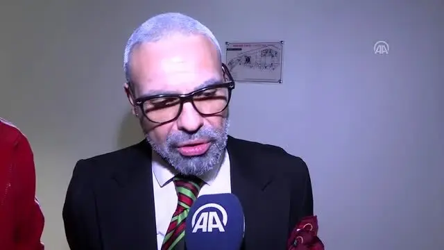 ’Hababam Sınıfı Parıltıyla’ oyununda ünlü isimler, görme engelli çocuklarla sahne aldı (2)