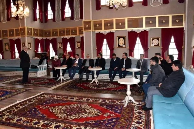 Hayati İnanç Yunusemre Belediyesine övgüler yağdırdı Hayati İnanç Yunusemre Belediyesine övgüler yağdırdı