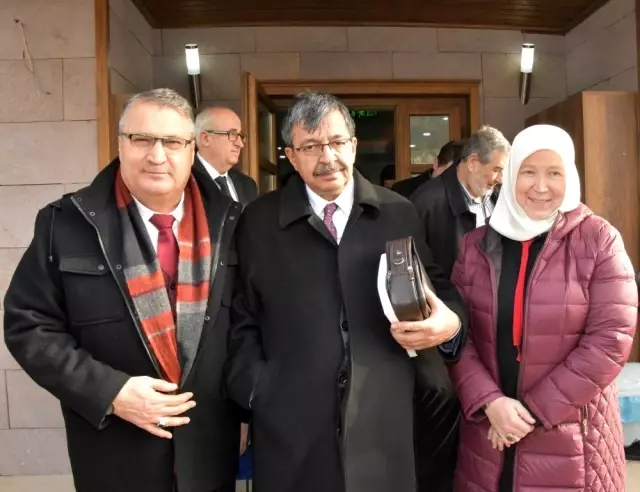 Hayati İnanç Yunusemre Belediyesine övgüler yağdırdı Hayati İnanç Yunusemre Belediyesine övgüler yağdırdı