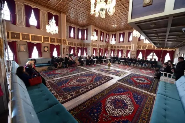 Hayati İnanç Yunusemre Belediyesine övgüler yağdırdı Hayati İnanç Yunusemre Belediyesine övgüler yağdırdı