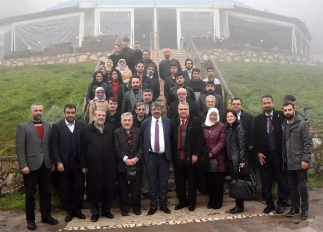 Hayati İnanç Yunusemre Belediyesine övgüler yağdırdı Hayati İnanç Yunusemre Belediyesine övgüler yağdırdı