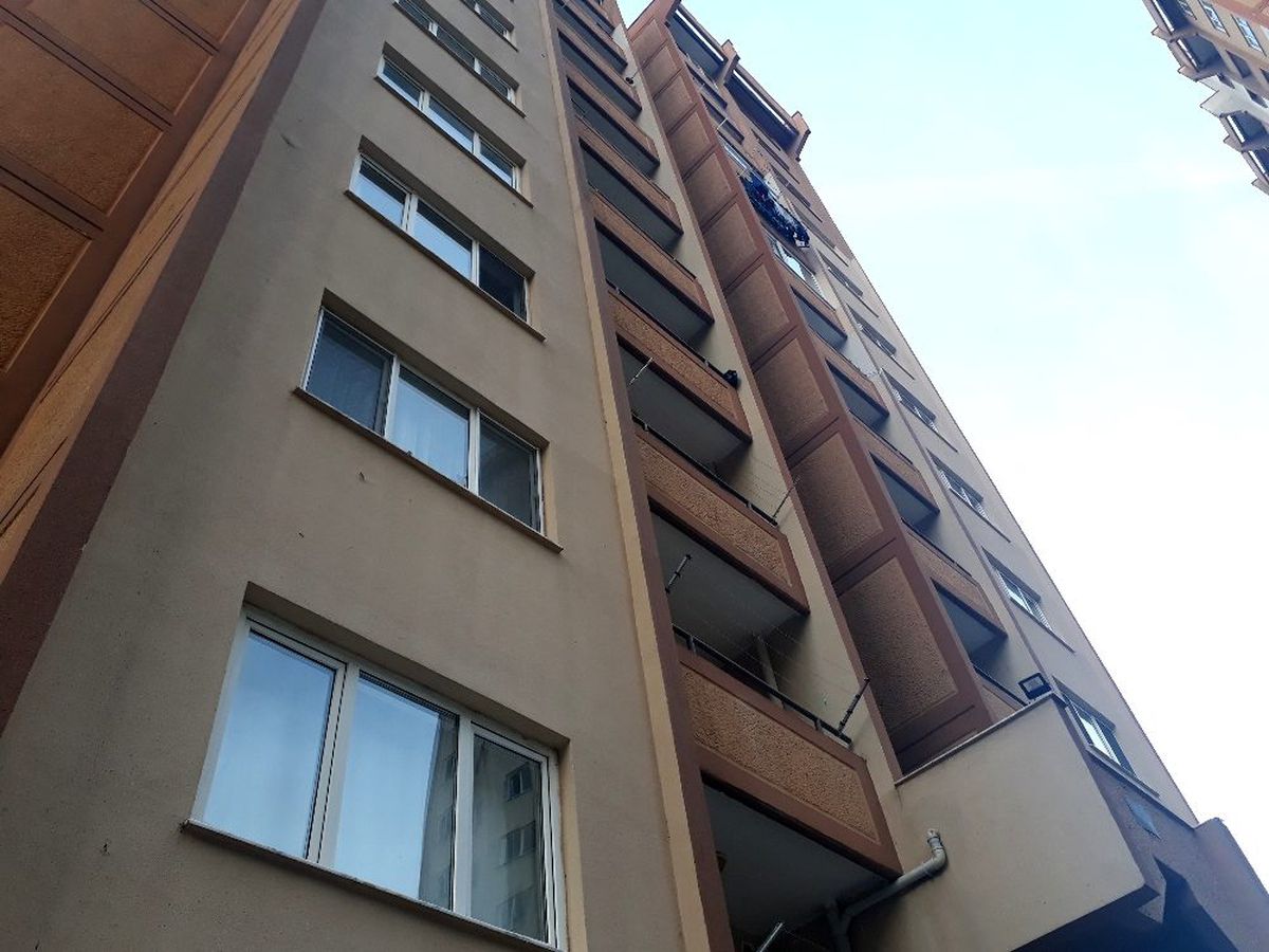 4. kattan beton zemine düşen 2 yaşındaki minik Helin öldü