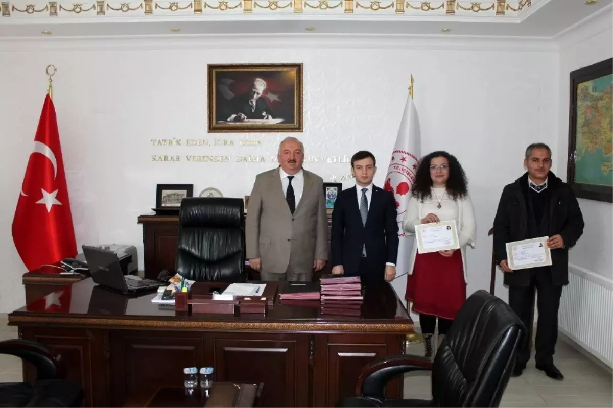 Kaymakam Erdoğan öğretmenlere başarı belgesi taktim etti Haberler