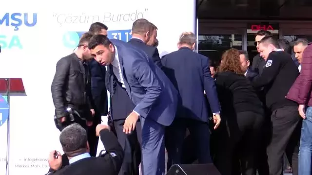 Kılıçdaroğlu'nun katıldığı açılış öncesi pankart açmak isteyen kadına müdahale