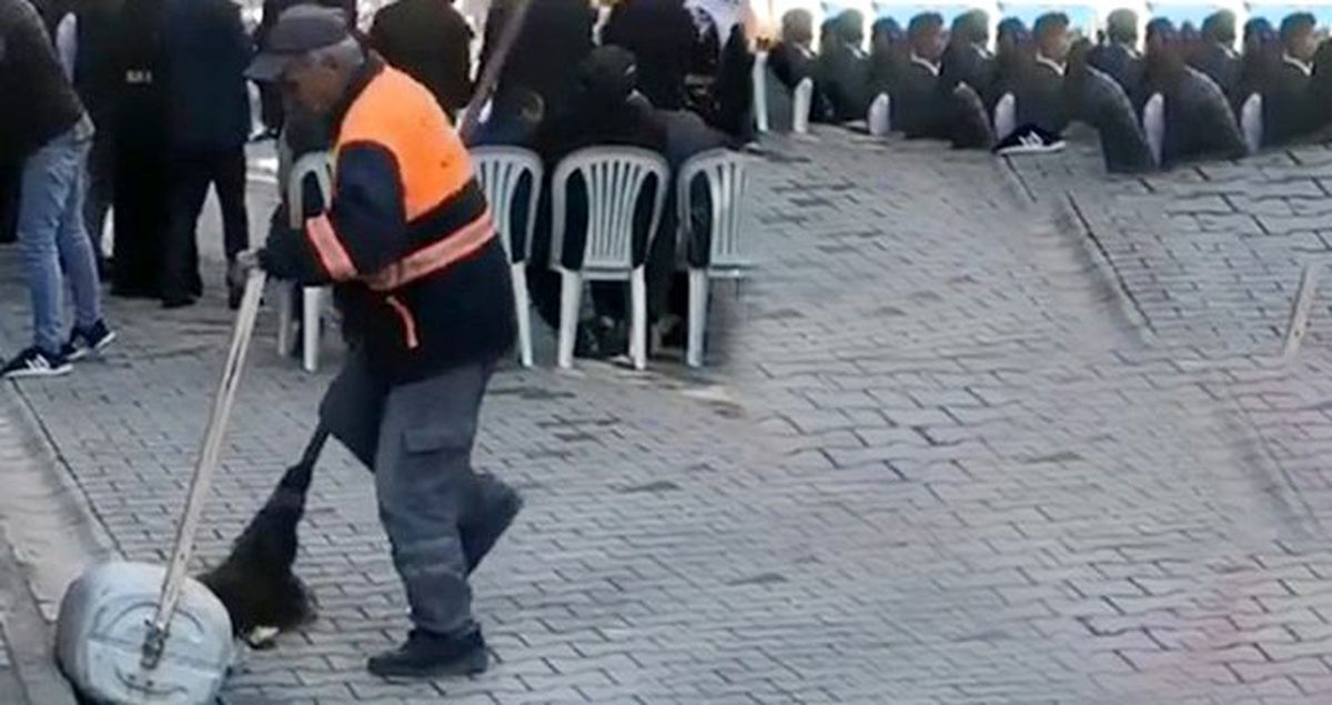 Müziğe kendini kaptıran temizlik işçisinin dansı sosyal medyayı salladı
