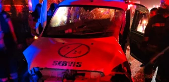 Otobüs ile hafif ticari araç çarpıştı: 2 ölü