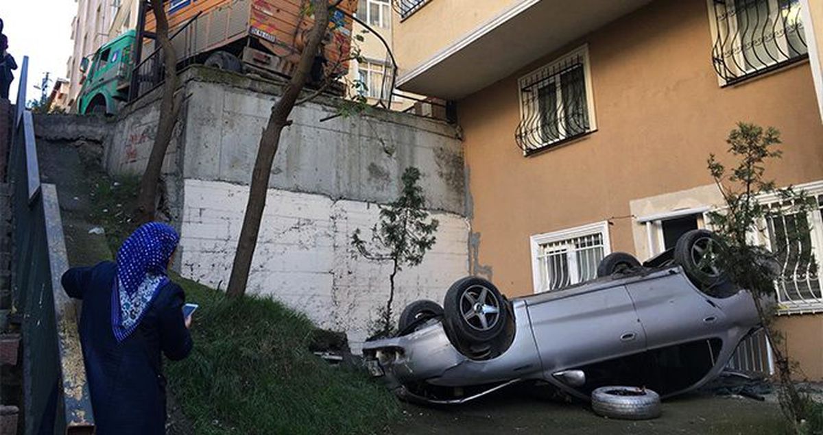 Otomobil 5 metreden bahçeye uçtu, oyun oynayan çocuklar 5 dakikayla kurtuldu