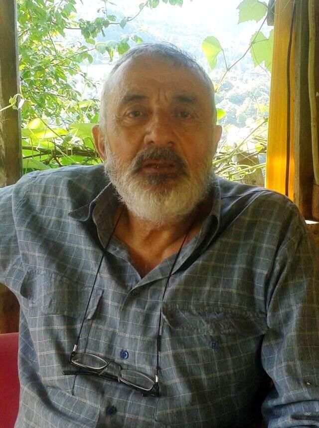 Rize'de kestikleri ağaç üzerlerine devrilen çift öldü