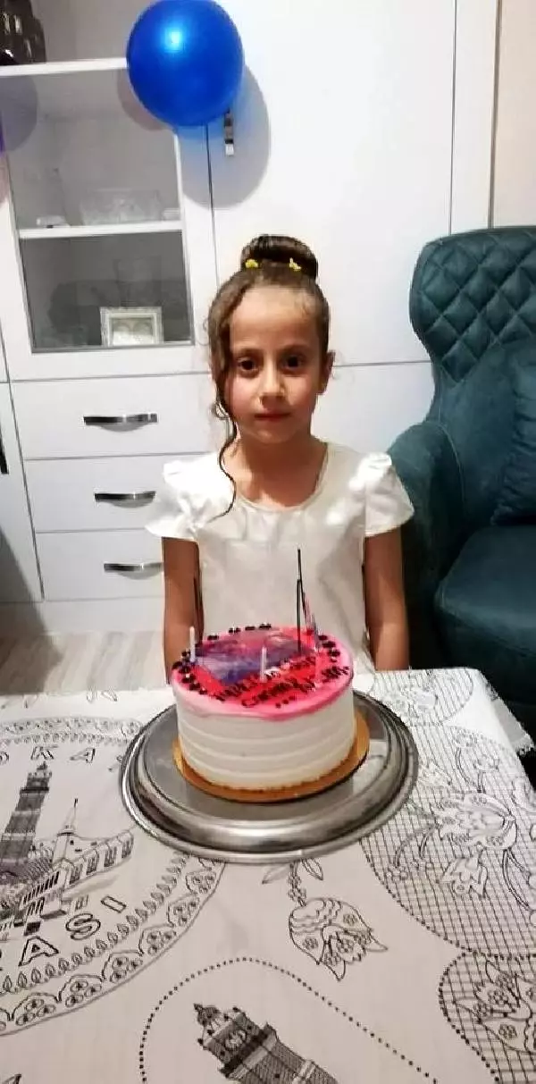 Sağ ayağı kesilen Aylin'in hayali hemşire olmak Sağ ayağı kesilen Aylin'in hayali hemşire olmak