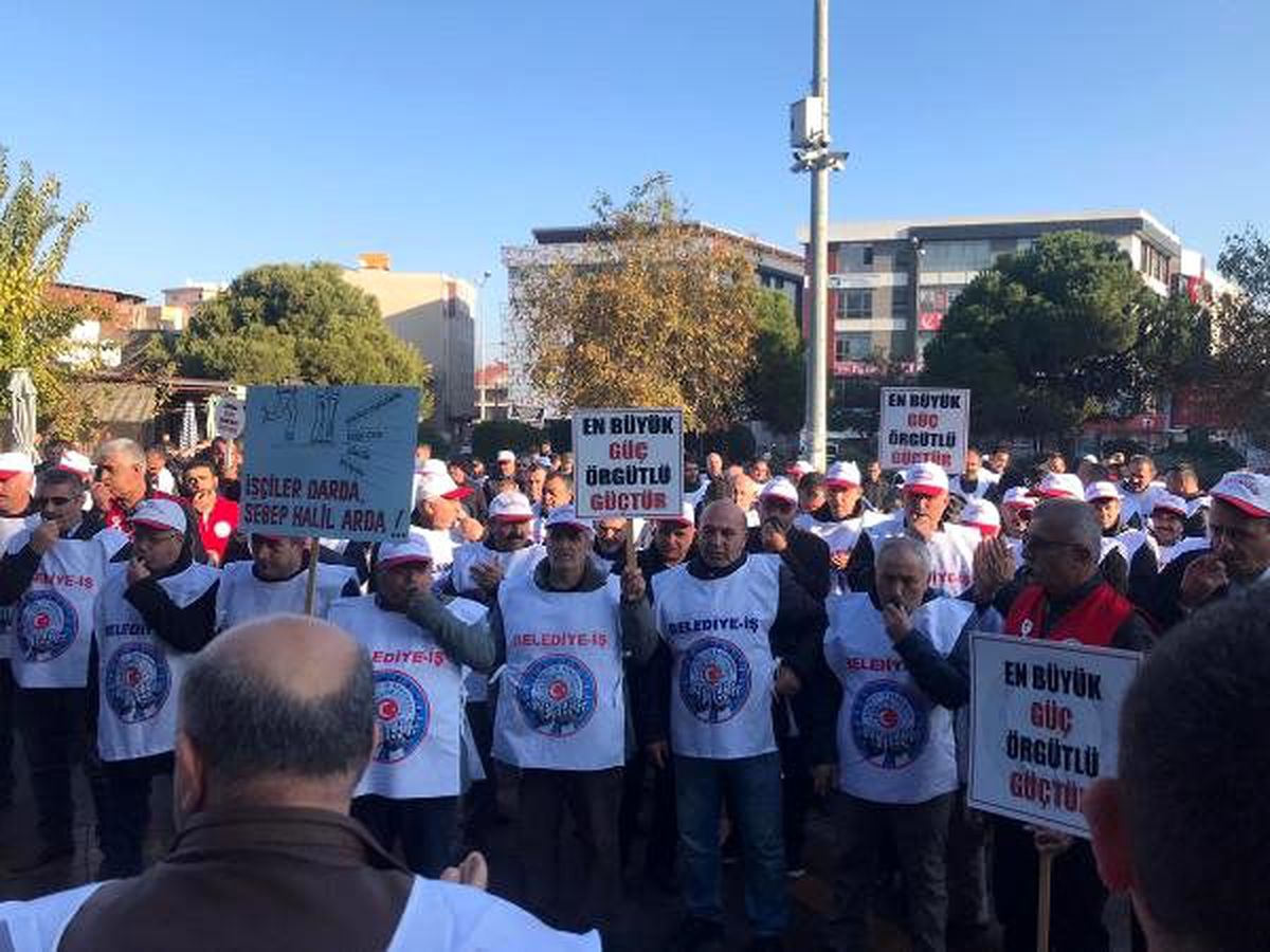 Sendikalar, Gaziemir Belediyesi önünde eylem yaptı