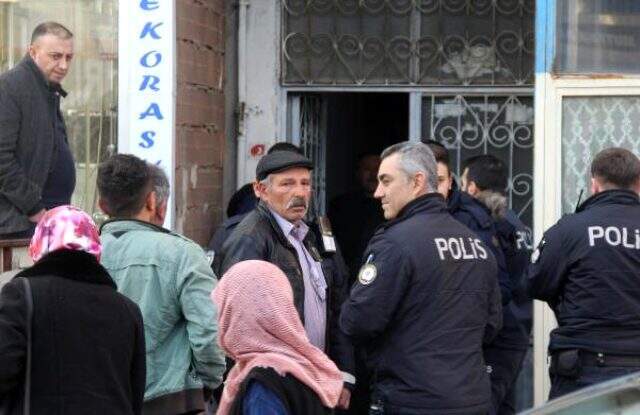Sivas'ta inşaat işçisi, kendisini iple tavana asarak intihar etti