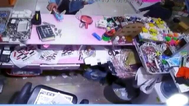 Sivas'tan Kartal'a 900 kilometre dehşet takibi: Bıçak alırken güvenlik kamerasına yansıdı