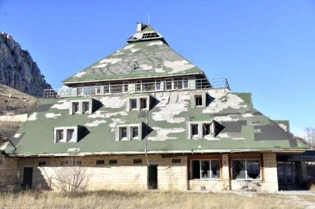 Uzan Grubu'nun harabeye dönen oteli satıldı