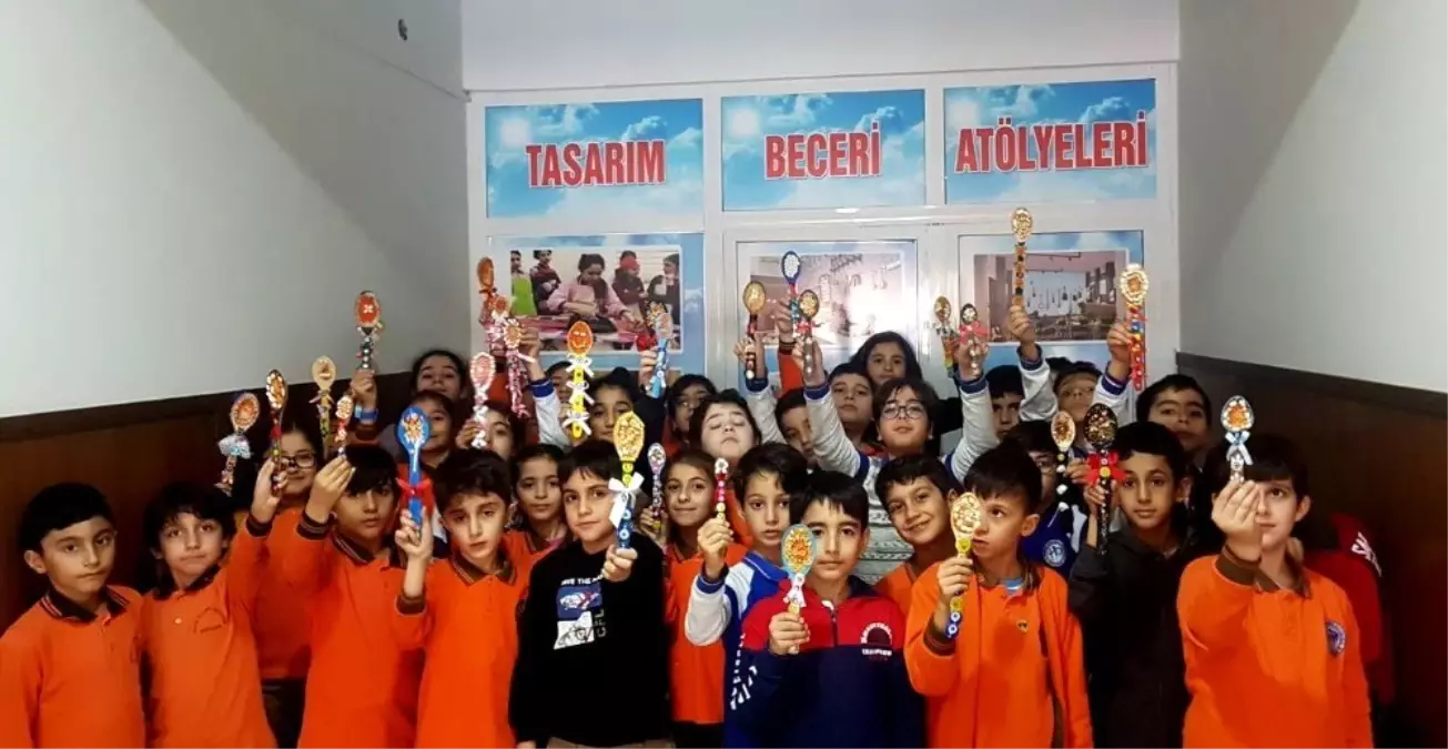 Yerli Malı Haftasında kaşık süsleme etkinliği
