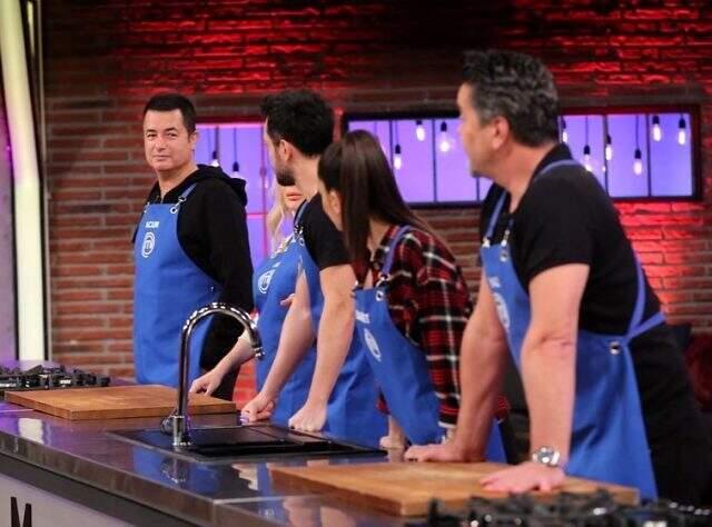 Acun Ilıcalı, konuk olduğu MasterChef stüdyosunda temizlik yaptı