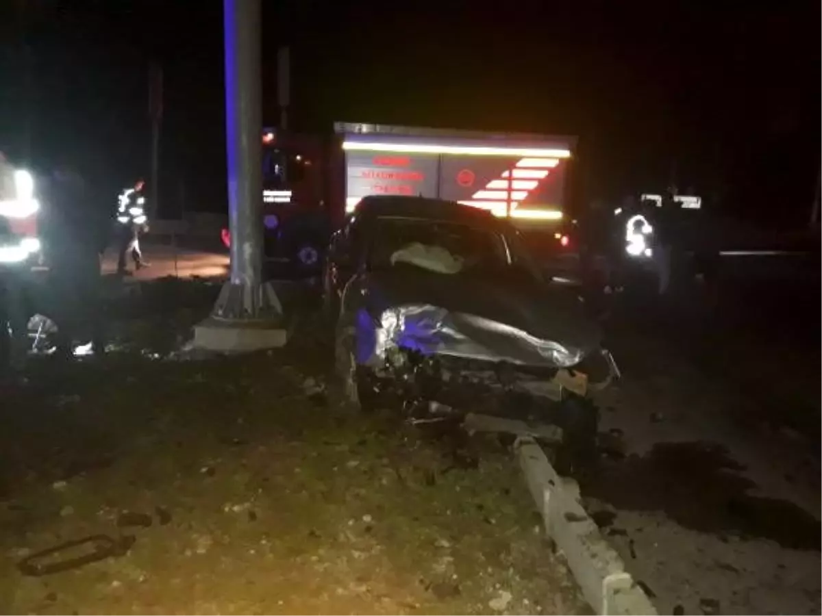 Adana'da iki otomobil çarpıştı: 1 ölü, 5 yaralı