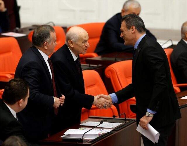Bütçe görüşmelerinin son gününde Bahçeli'nin HDP'li başkanlara bakışı dikkat çekti