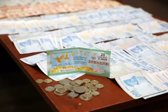 Dilencinin üzerinden çıkan para miktarı şoke etti Dilencinin üzerinden çıkan para miktarı şoke etti
