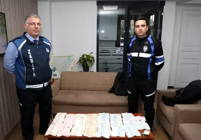 Dilencinin üzerinden çıkan para miktarı şoke etti Dilencinin üzerinden çıkan para miktarı şoke etti