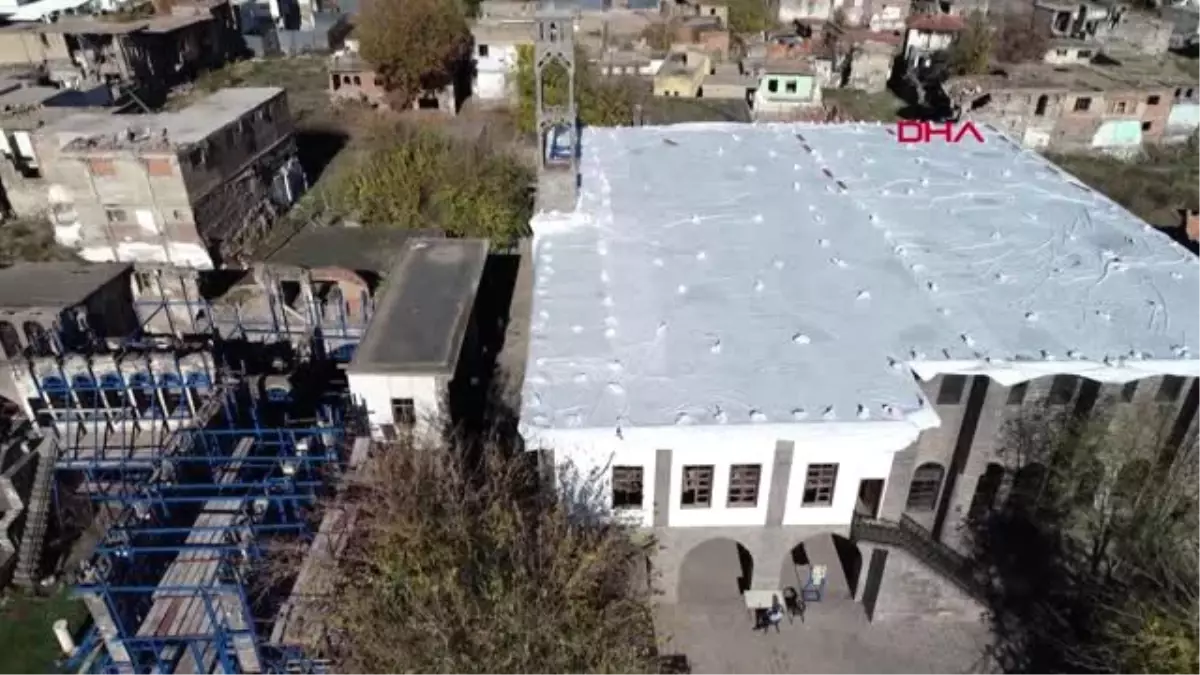 Diyarbakır hendek olaylarında zarar gören 4 kilise onarılıyor