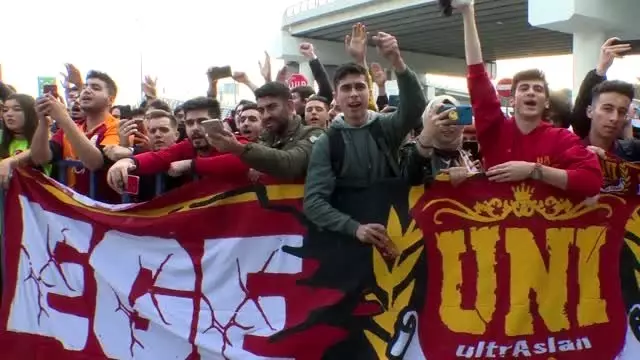 Galatasaray kafilesi İzmir'e geldi Galatasaray kafilesi İzmir'e geldi