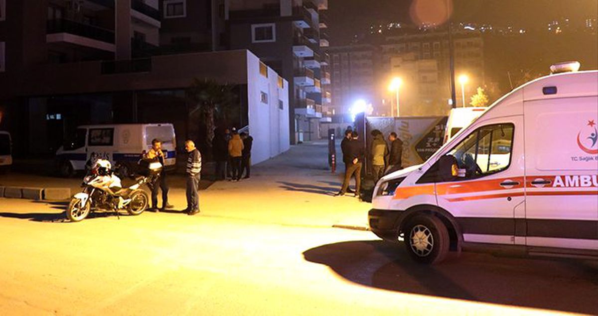 İzmir'de polis memuru ve kız arkadaşı evde ölü bulundu